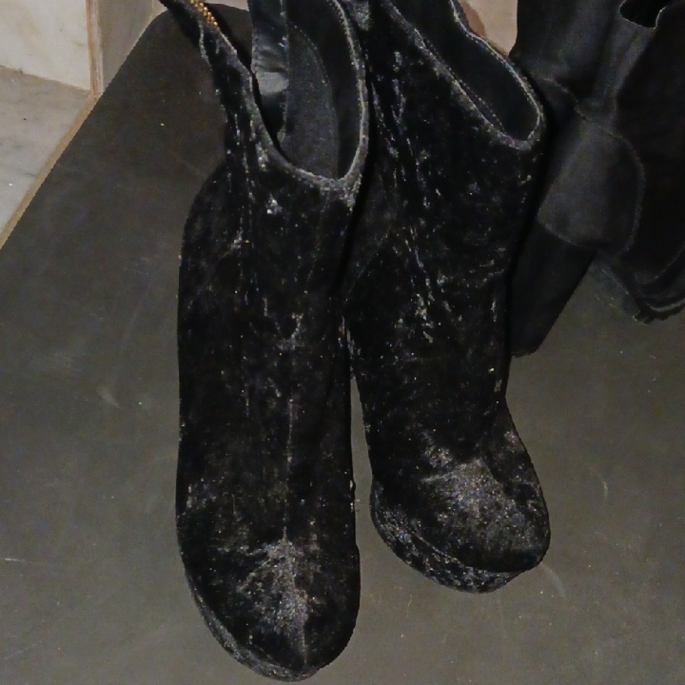 Elegant Black Velvet Ankle Boots